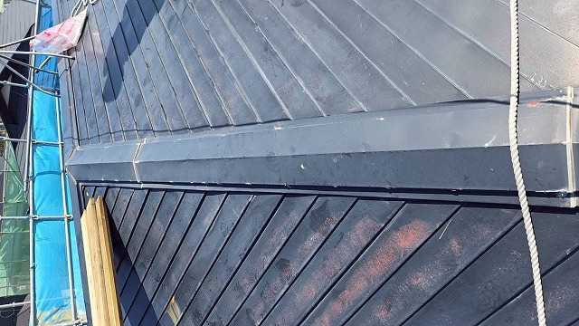 棟板金を外した屋根